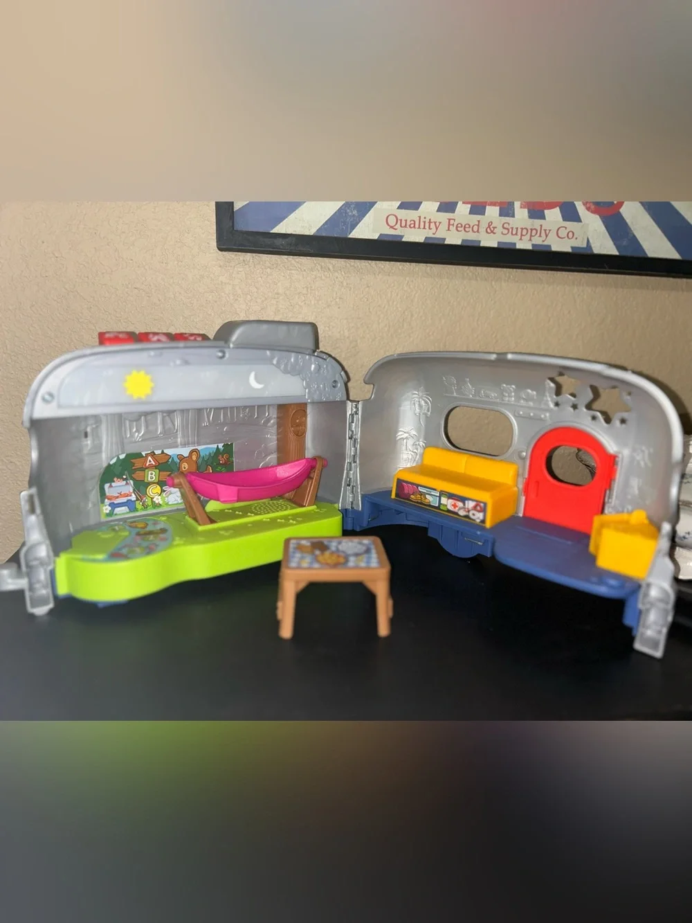 Fisher-Price Little People Light-up Learning Camper Playset 2021 Working lights
